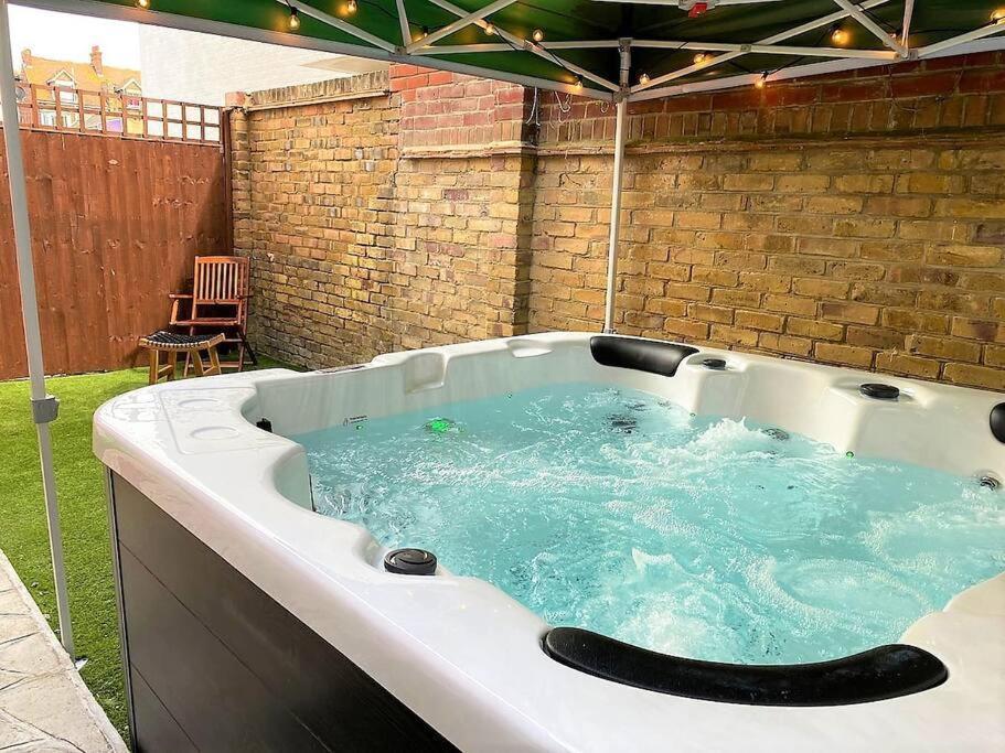 Apartment The Garden Hot Tub - Westbrook Bay - By Goldex Coastal Breaks Margate